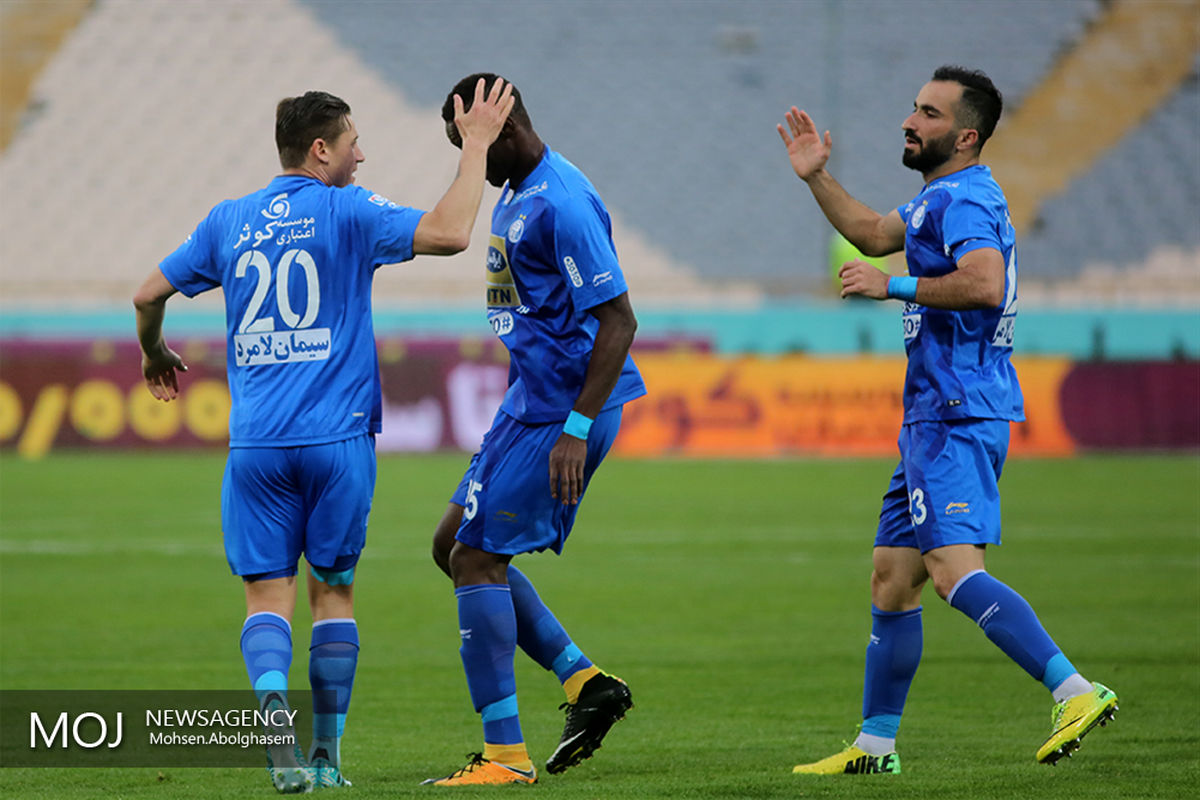 دیدار تیم های فوتبال استقلال تهران و پیکان