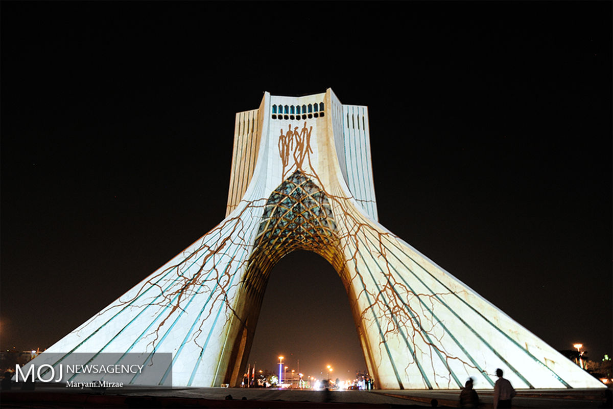 سمفونی نور سیمرغ صلح در برج آزادی