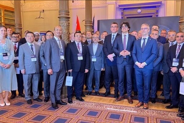 حضور سفیر ایران در مجارستان در نشست «گفت‌وگوی دیپلماتیک»