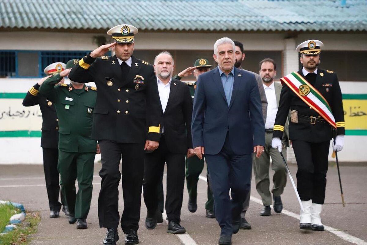 استاندار گیلان در صبحگاه مشترک نیروی دریایی رشت