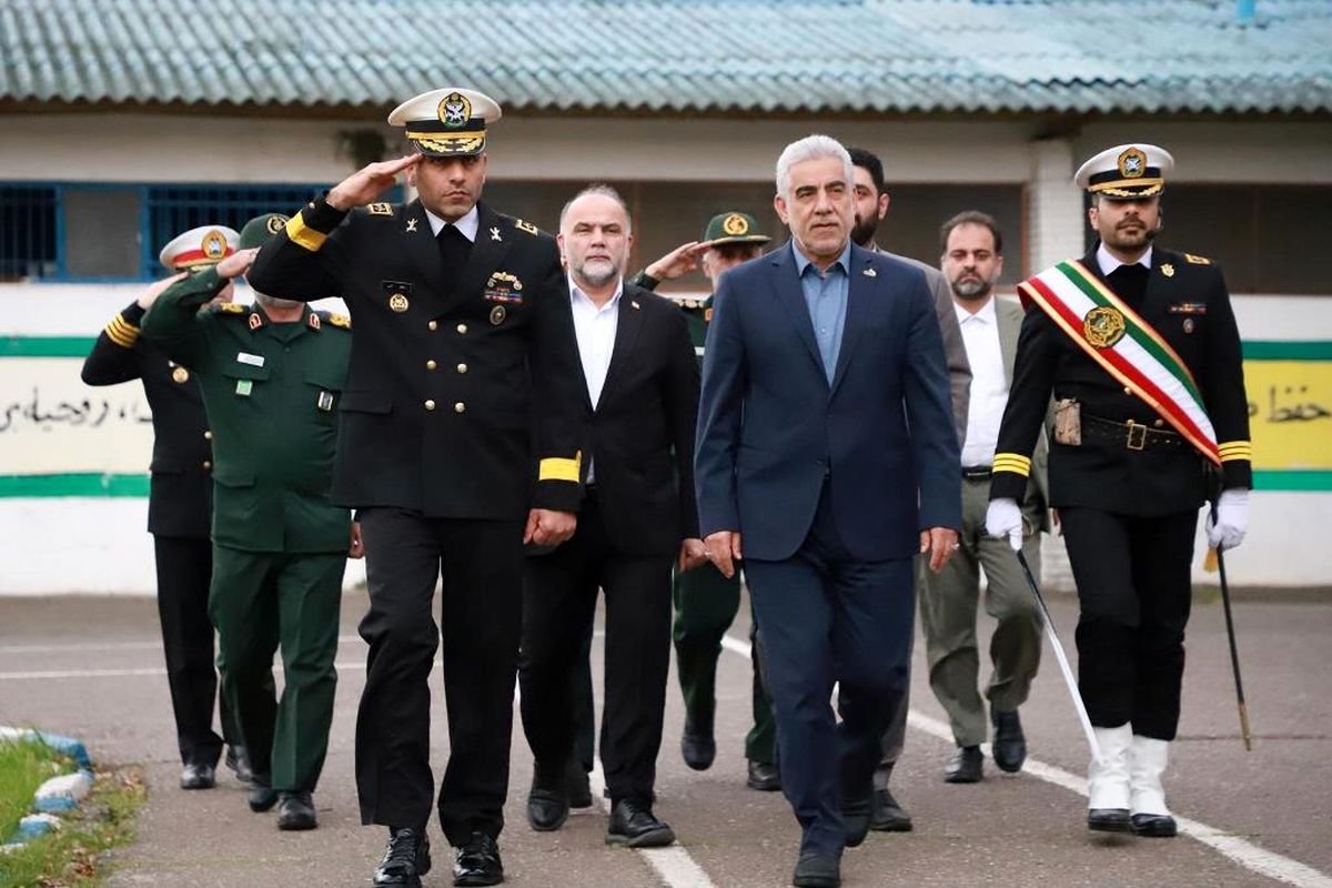 استاندار گیلان در صبحگاه مشترک نیروی دریایی رشت