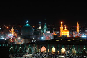مشهد غرق در نور وشادی است