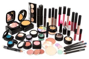 مصرف سالانه 20 هزار میلیارد تومان لوازم آرایشی، بهداشتی و شوینده/قاچاق 7 هزار میلیاردی لوازم آرایشی و بهداشتی