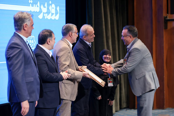 رئیس‌جمهور از هیئت علمی دانشگاه علوم پزشکی آزاد در روز پرستار قدردانی کرد