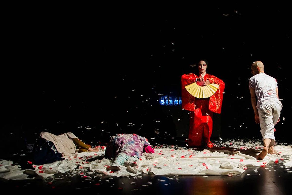 نمایش چشم بر هم زدن 