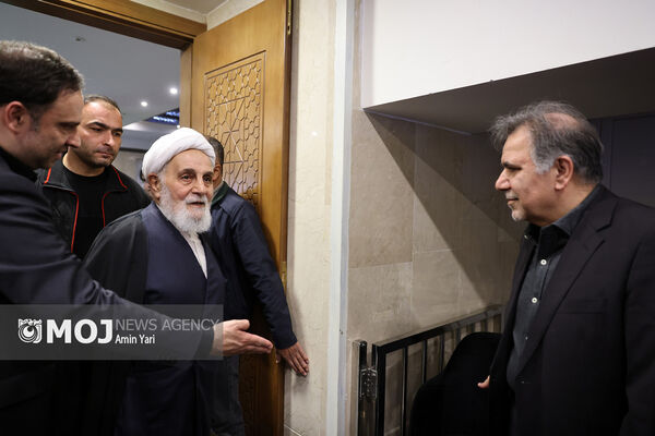 مراسم ترحیم والده همسر حجت الاسلام ناطق نوری