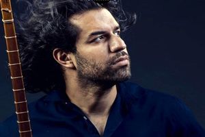 سهراب پورناظری اجرای «سی صد» را تقدیم  مرحوم محمدعلی بهمنی کرد