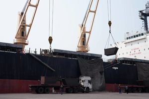 شکست رکورد نرم عملیاتی در بندر شهید رجایی با بارگیری ۸۳ هزار و ۸۰۰ تن گندله آهن