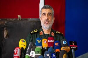 دشمنان امروز ایران را به چشم ابرقدرت نگاه می‌کنند و برای ضربه از خاکریز ضعیف اقتصاد حمله می‌کند