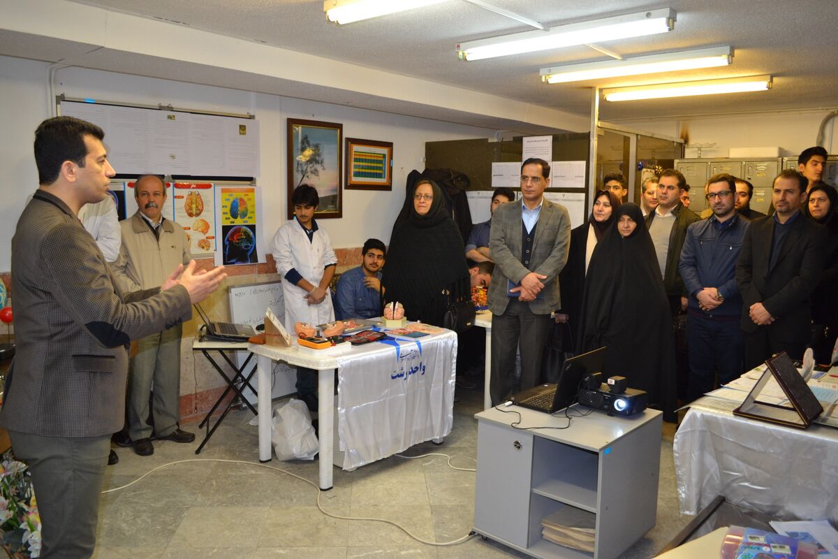 نمايشگاه پژوهشي دبيرستان دورهم پسران سما رشت8