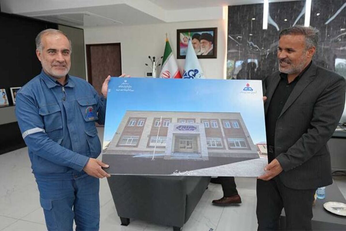 دیدار مدیریت آموزش و پرورش شهرستان شازند با مدیرعامل شرکت پالایش نفت امام خمینی ره شازند