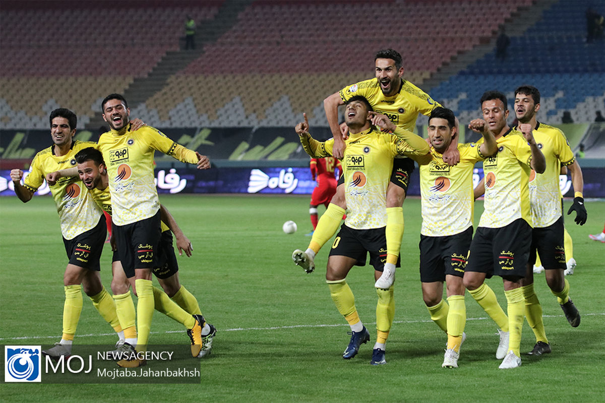 دیدار تیم های فوتبال سپاهان و فولاد خوزستان - ۱۱ بهمن ۱۳۹۸