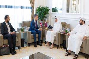وزیران خارجه قطر و انگلیس درباره ضرورت کاهش تنش در منطقه رایزنی کردند
