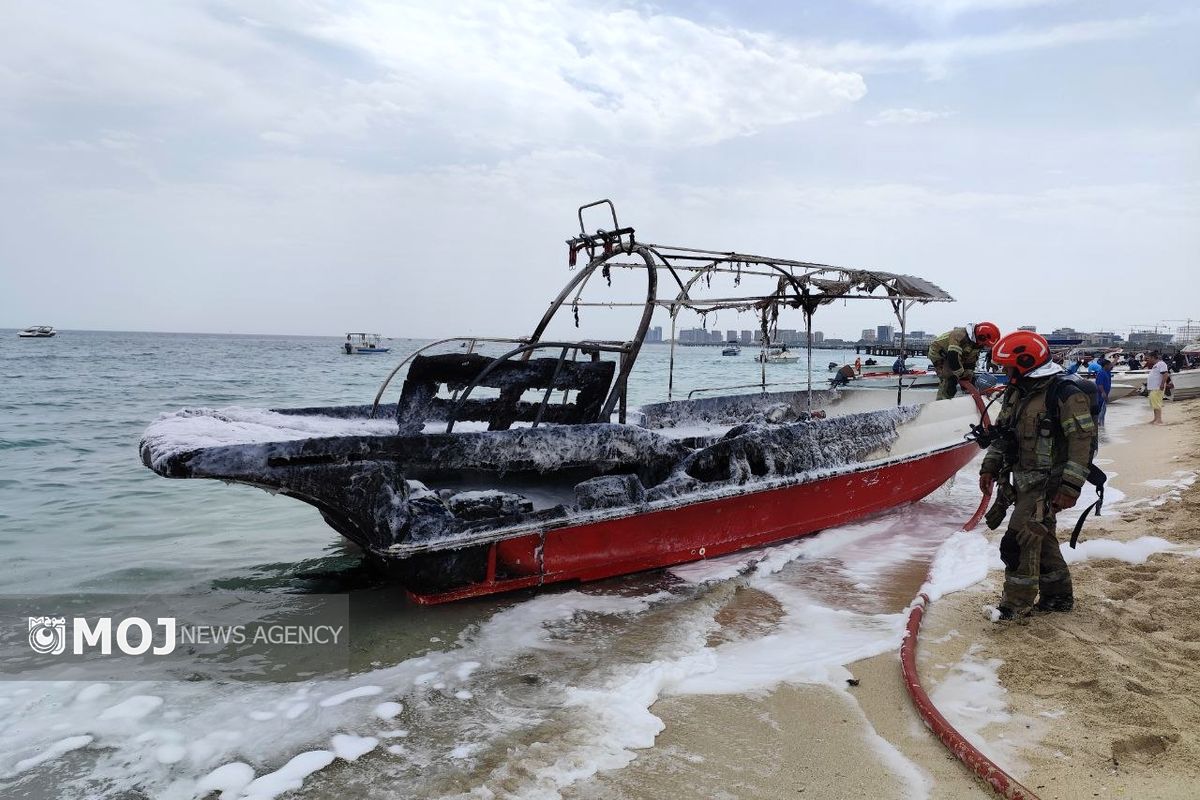 مهار آتش سوزی کشتی تفریحی در کیش