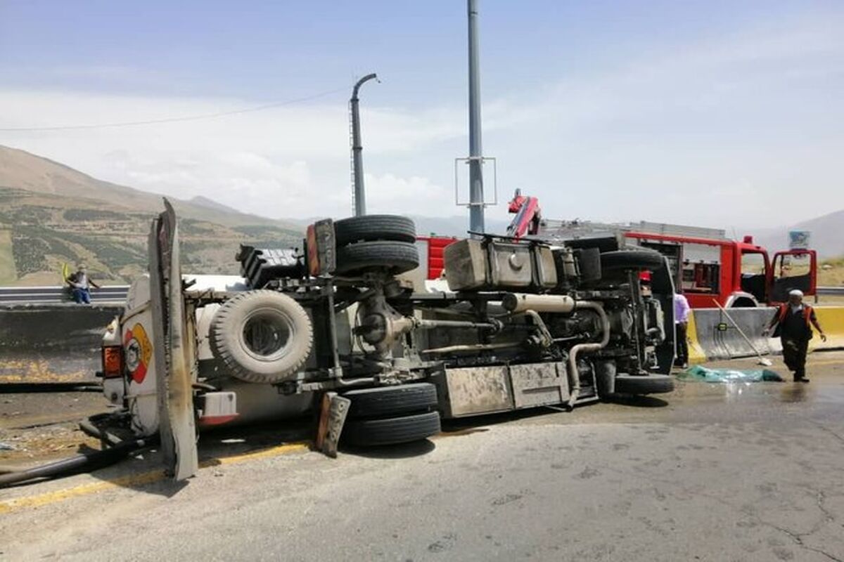 واژگون شدن یک تانکر حمل سوخت