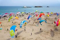 پرش هیجان انگیز 98 آکروباس ایرانی و خارجی در آسمان قشم