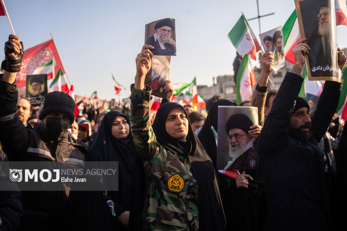 مراسم بیعت با سومین رهبر انقلاب اسلامی در تهران