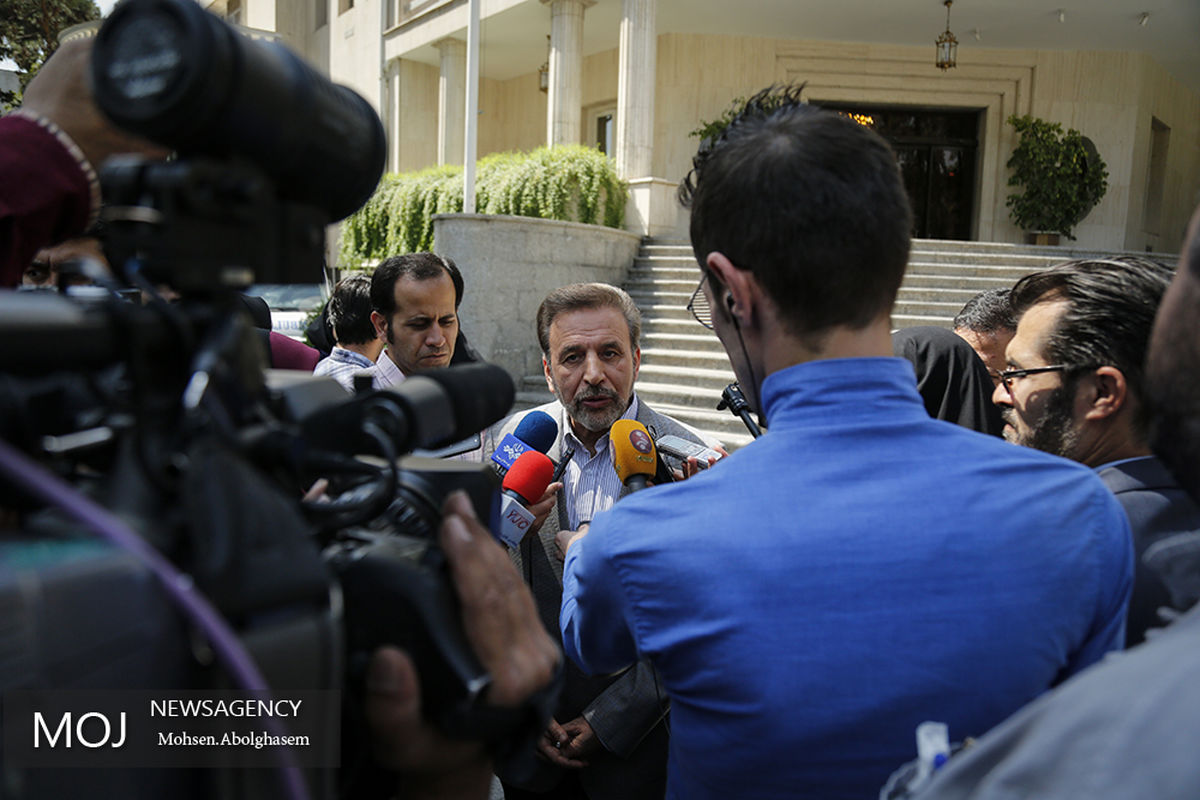 حاشیه جلسه هیات دولت/ واعظی