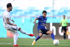 پیروزی یک نیمه ای گل گهر مقابل استقلال