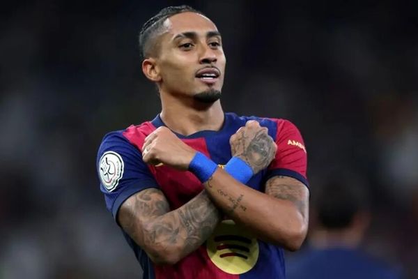 رافینیا رهبری بارسلونا را برعهده دارد