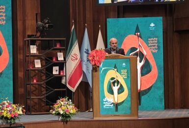 رادیو آینه افتخارآفرینی ملت ایران است/ همکاران صداوسیما زیر آتش دشمن سنگر را ترک نکردند