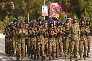رژه یگان های نیروی انتظامی در استان اصفهان برگزار شد