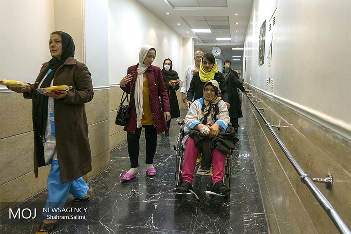 جشن شب یلدا با بیماران سرطانی