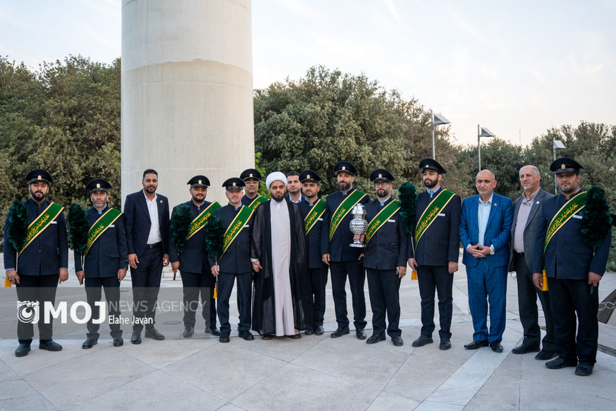 اهتزاز بزرگترین پرچم علوی