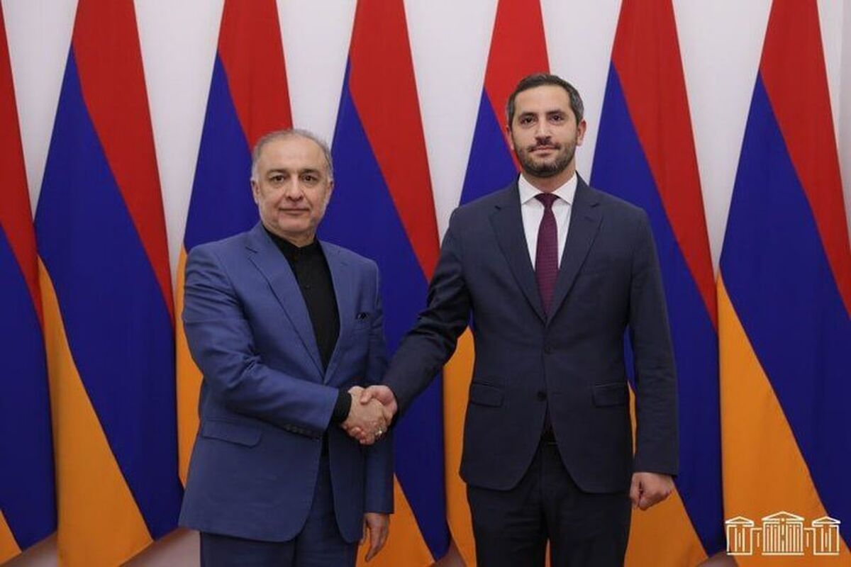 مهدی سبحانی سفیر ایران در ارمنستان با روبن روبینیان معاون مجلس ملی ارمنستان