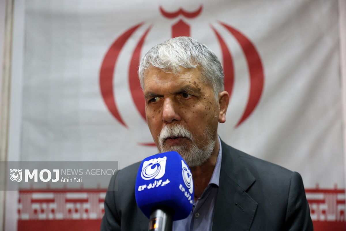 رونمایی از شناور تندروی هجومی ۲۷ رجب در میدان انقلاب