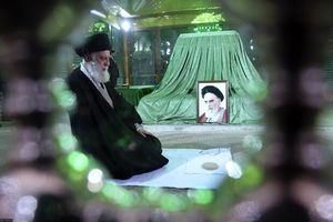 رهبر معظم انقلاب در مرقد امام خمینی(ره) و گلزار شهدا حضور یافتند