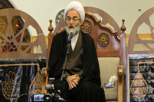 ملت ایران در مقابل قدرت‌های استکباری ایستاده است