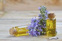 طرز تهیه روغن رزماری رقیق/روغن رزماری غلیظ پوست را می سوزاند