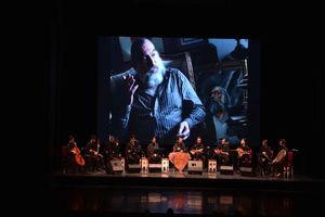 طنین نغمه‌های اصیل ایرانی در تالار وحدت / مشکاتیان در موسیقی جاری است