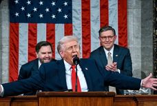 ۲ نکته در مورد سخنرانی ترامپ در کنگره آمریکا/ وقتی رئیس جمهور آمریکا آچمز شد!