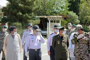 فرمانده کل ارتش از دانشگاه پدافند هوایی بازدید کرد