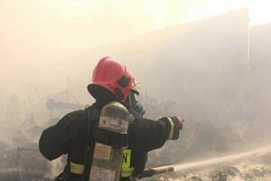 تخریب کامل ساختمان متروکه/ مرد 30 ساله از زیر آوار نجات یافت