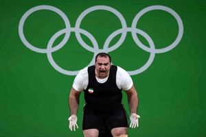 سلیمی: هیات ژوری کمرم را شکست