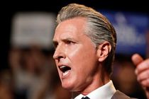 فرماندار کالیفرنیا از ترامپ به دلیل اعزام گارد ملی شکایت می‌کند