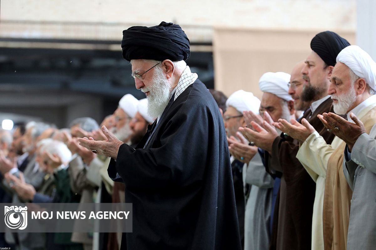 اقامه نماز عید فطر به امامت مقام معظم رهبری