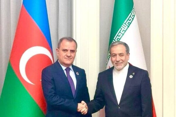وزیران امور خارجه ایران و جمهوری آذربایجان در بیشکک با یکدیگر دیدار کردند