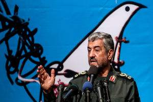 یکی از رموز پیروزی در جنگ، مشارکت مردم در قالب بسیج  بود