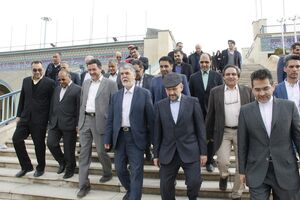 نمایشگاه کتاب یک باشگاه فرهنگی برای خانواده های ایرانی است