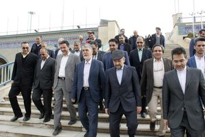 نمایشگاه کتاب یک باشگاه فرهنگی برای خانواده های ایرانی است