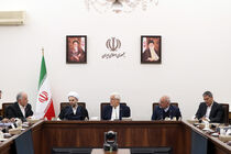 ارائه گزارشی از اقدامات و برنامه‌های دولت برای مدیریت و کنترل بازار ارز و همچنین رفع تعهدات ارزی