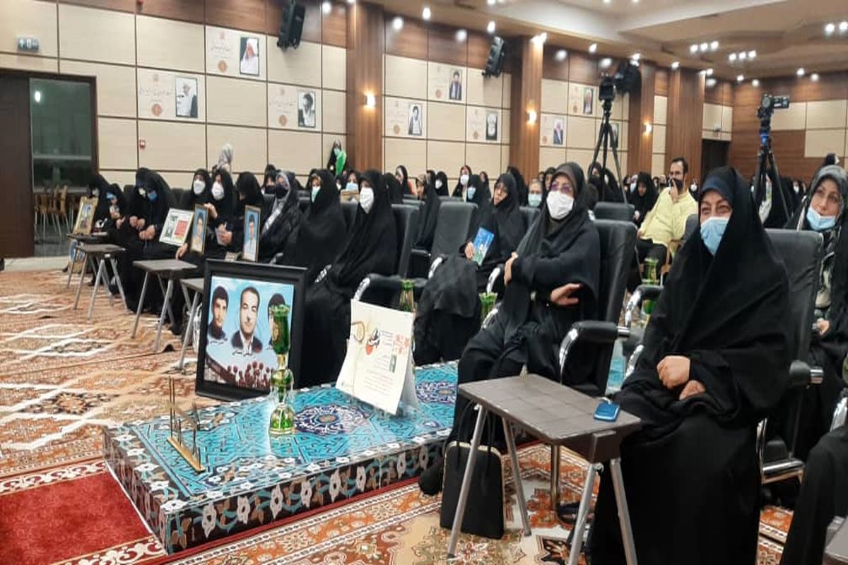 نشست با طعم بادام