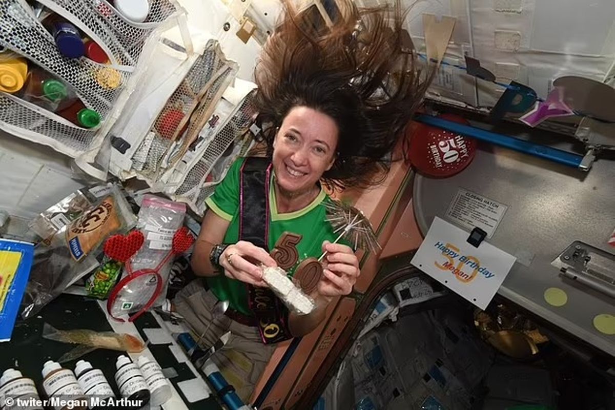 تولد ۵۰ سالگی در فضا