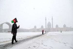 تمام مسیرهای ارتباطی شهر قم با وجود بارش برف باز است