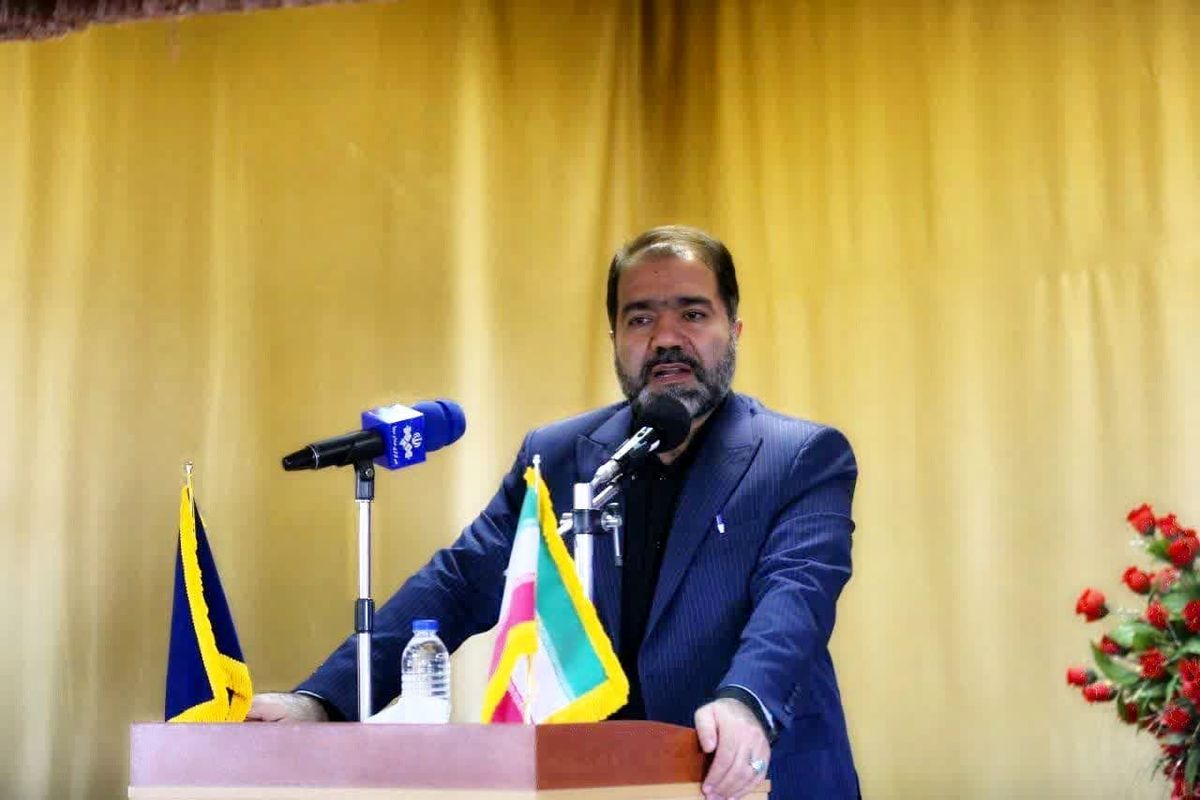 استاندار اصفهان.