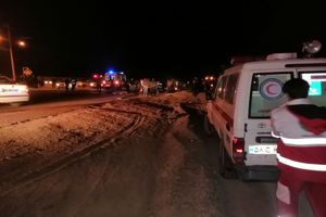 سه مصدوم و 3 فوتی در تصادف یک دستگاه مینی بوس و خودرو سواری تیبا در محور ابرکوه
